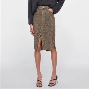 NWT Zara leopard print pencil slit skirt XS